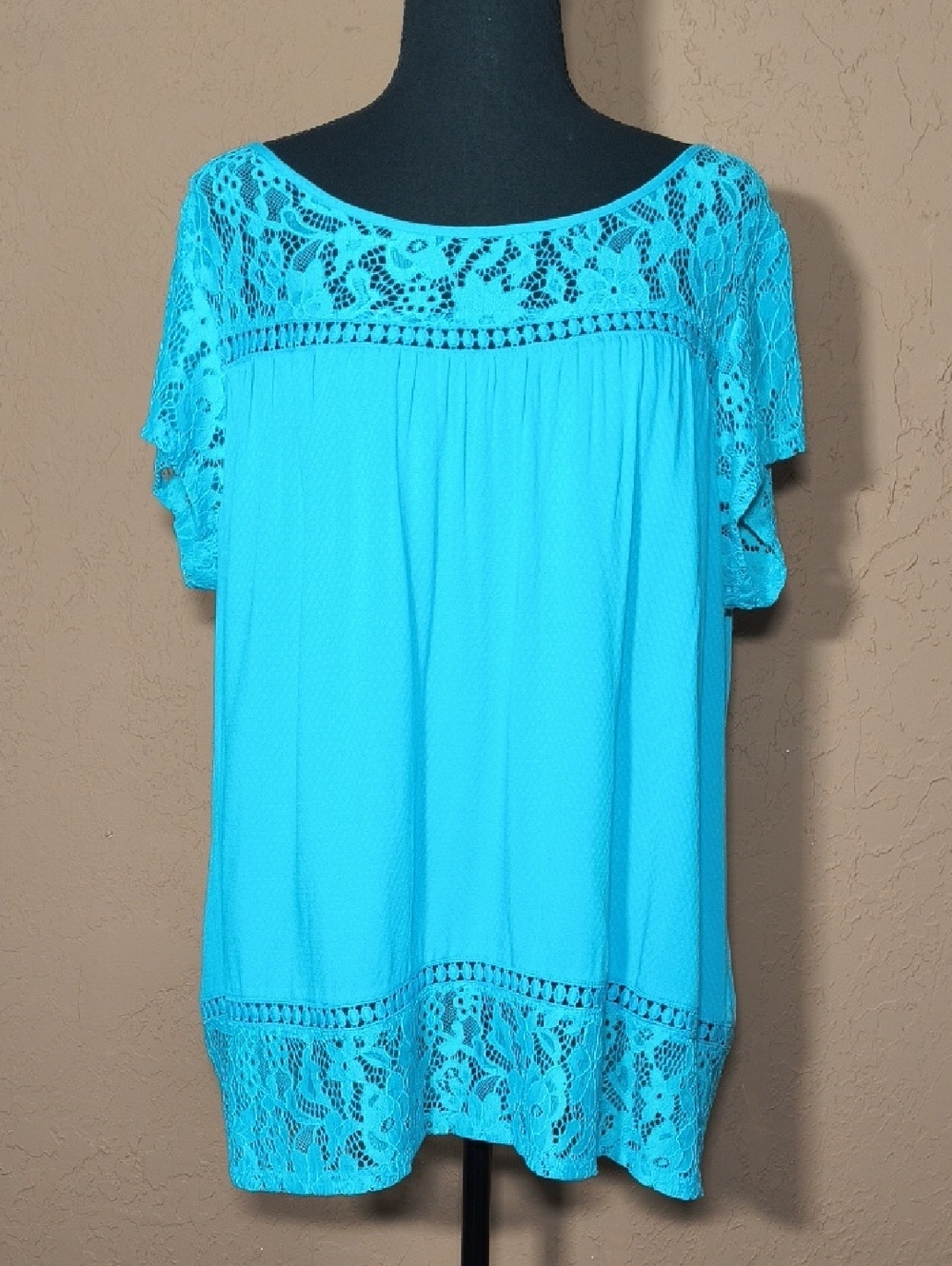 NWT Ariat Turquoise Crochet Flutter Sleeve With Slit In Back Top Size L